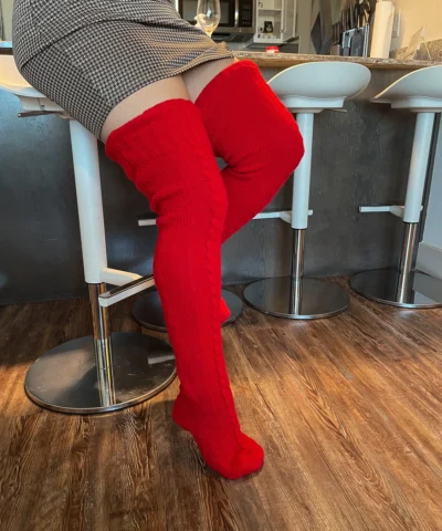 Christmas Over The Knee Knitted Red Socks - Image 9